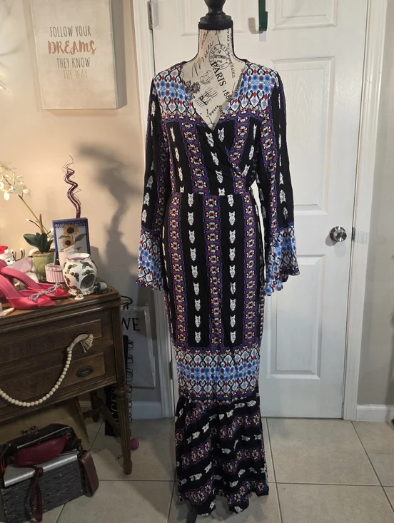 Boho Maxi Long-Sleeve Dress in Black & Blue - Picture 4 of 8
